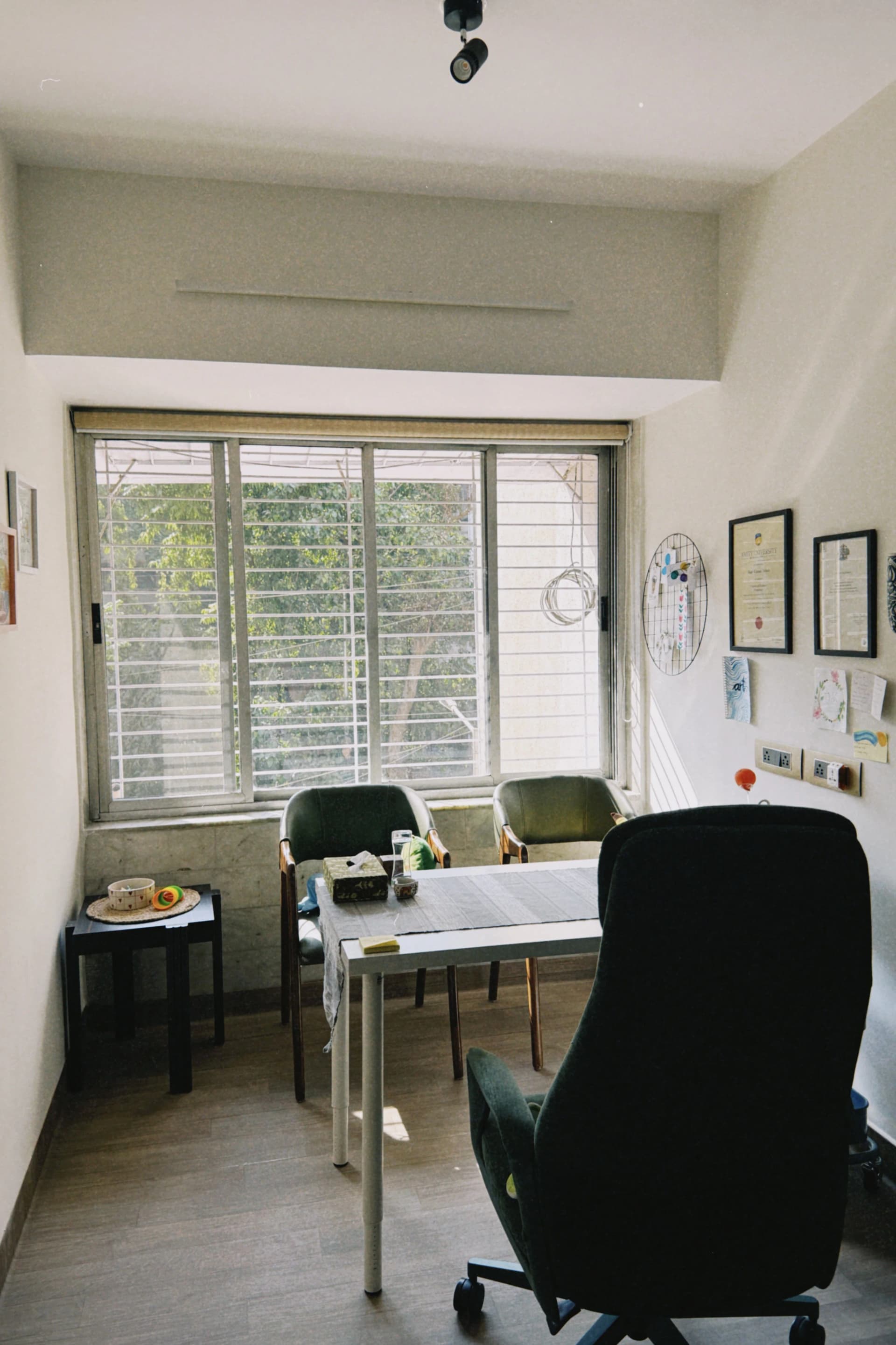 Therapy room seating for talk therapy